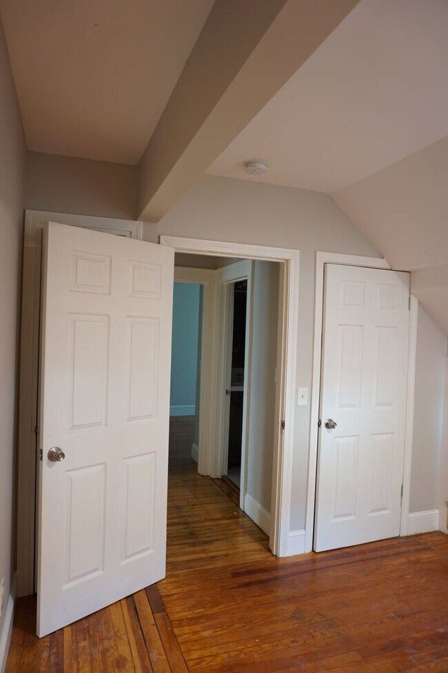 Building Photo - 172 Fruit Hill Ave