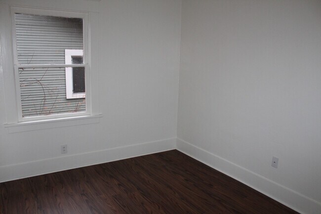 Building Photo - 1835 Melrose St