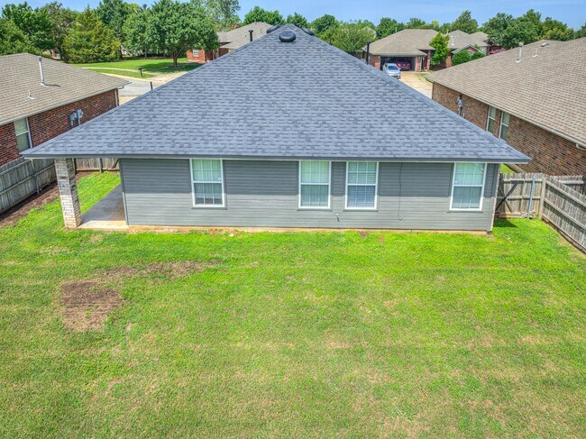 Building Photo - Charming home in North Edmond + Deer Creek Schools
