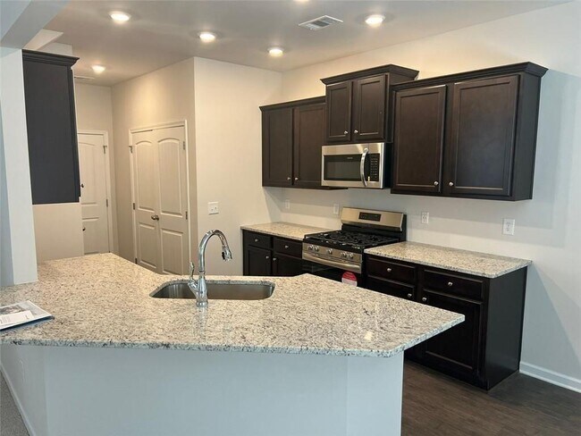 Building Photo - 127 Berry Dr