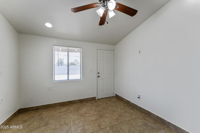 Building Photo - 1860 W Glenrosa Ave
