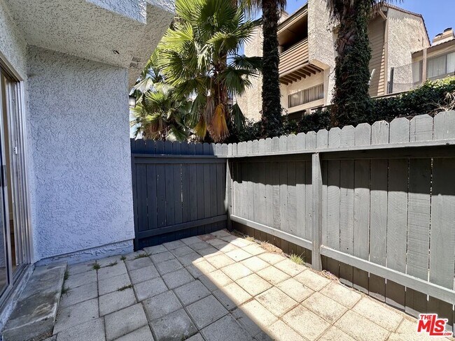 Building Photo - 9939 Topanga Canyon Blvd