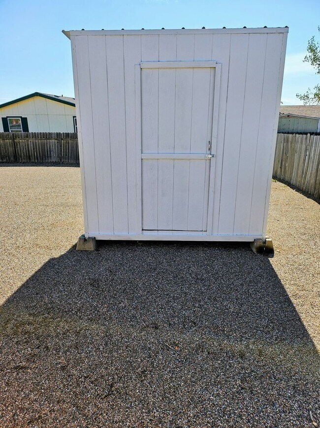 Building Photo - ALL PROSPECTIVE TENANTS MUST SUBMIT A $58 ...