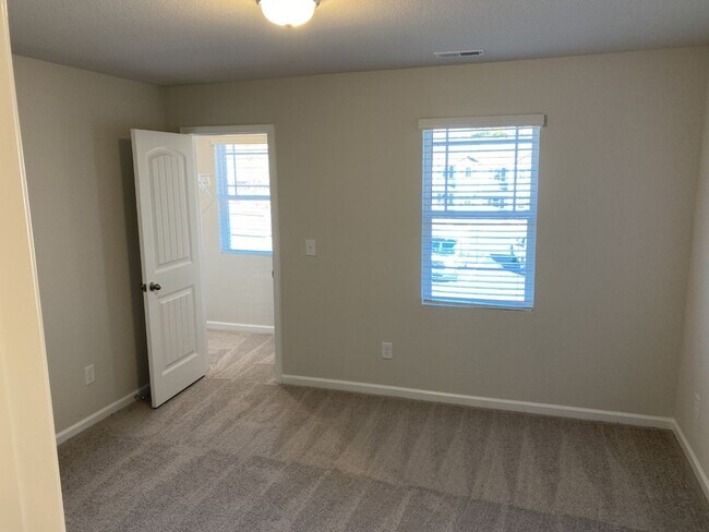 Building Photo - 3 Bedroom Wiggins Village