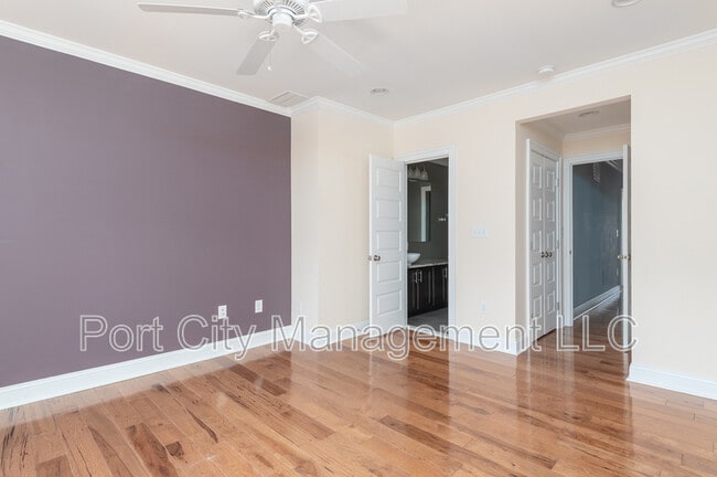 Building Photo - 724 S Ellwood Ave