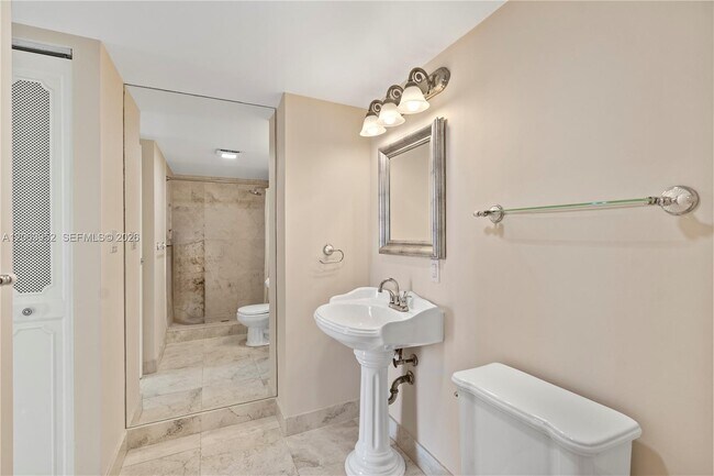 Building Photo - 3675 N Country Club Dr