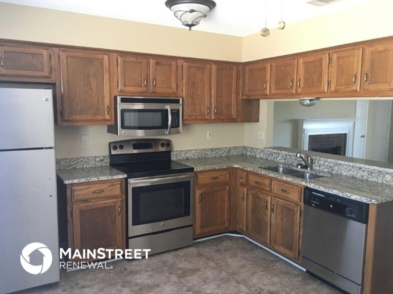 Building Photo - 8538 Highland Glen Cir N