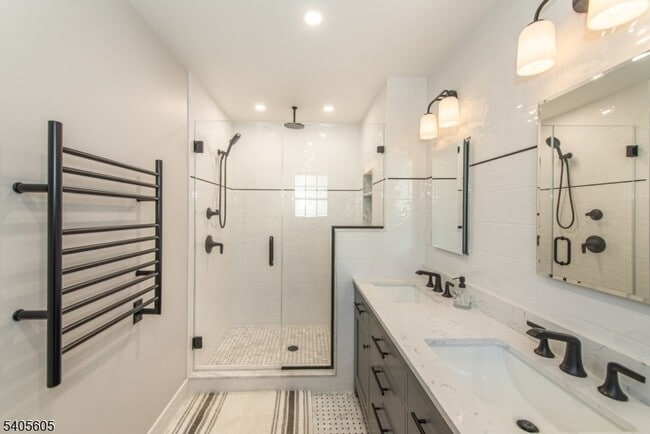 Building Photo - 237 Morris Ave