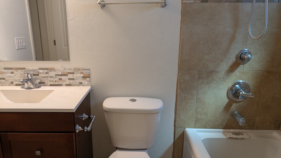 Building Photo - 427 East Waverly Street