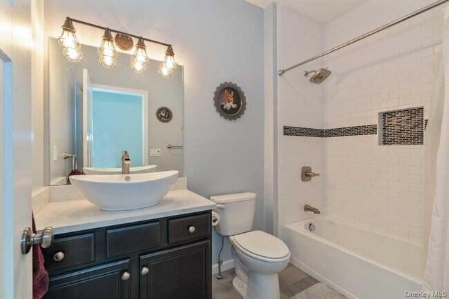 Building Photo - 861 Lattintown Rd