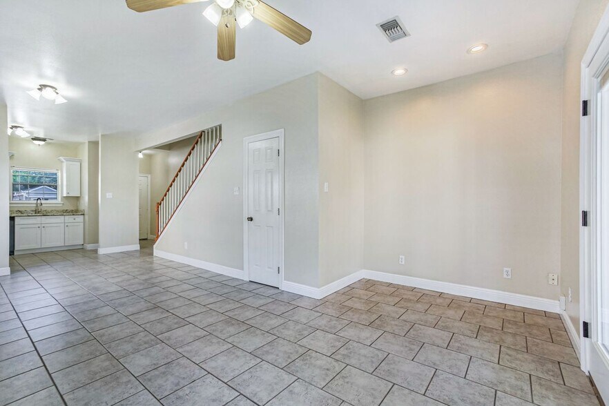 Building Photo - 4317 Downs St