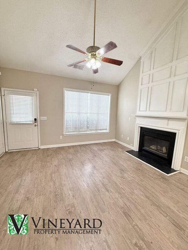 Building Photo - 1609 Heyford Cir NW