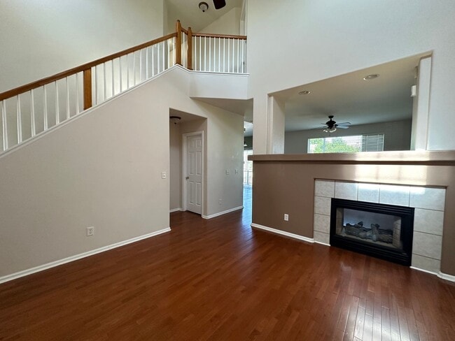 Building Photo - 5 Bed 4 Bath Home in Springs Ranch!!!