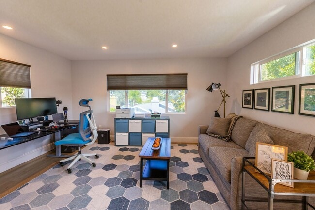 Building Photo - 4 Bedroom Home with Attached ADU in Scripps Ranch