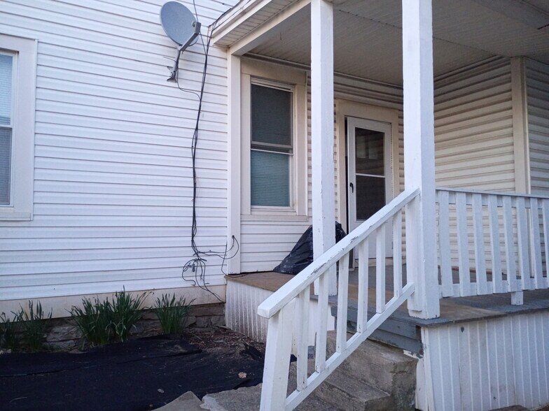 Building Photo - 349 Spruce St