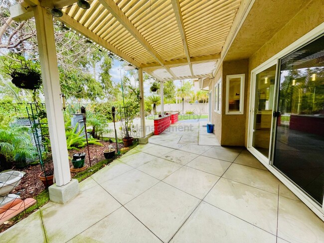 Building Photo - ***4 bed / 2.5 bath / 2,067 sqft House in ...
