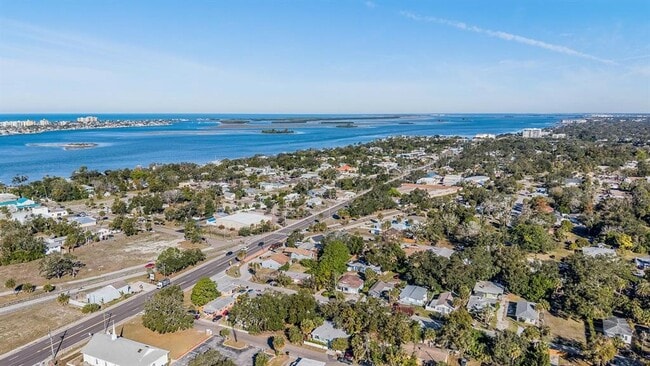 Building Photo - 810 Jurgens St