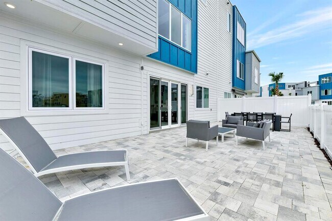 Building Photo - 7770 Sandy Ridge Dr