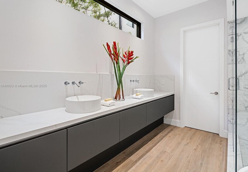 Building Photo - 2984 Coconut Ave