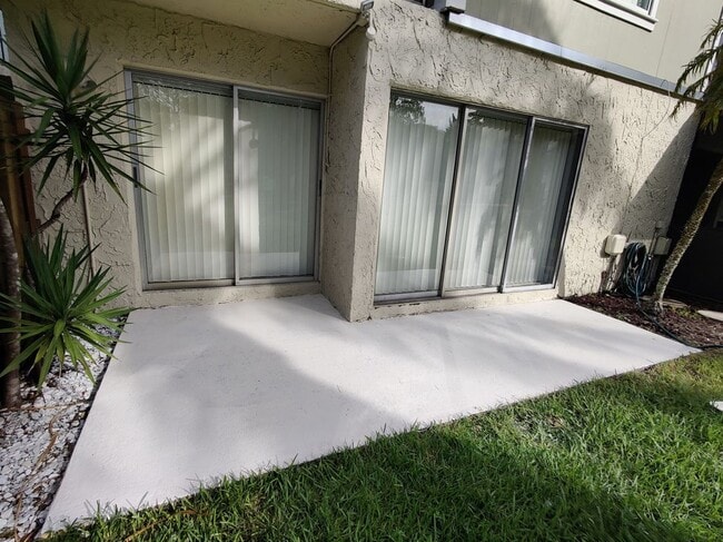 Building Photo - 8149 Lagos De Campo Blvd