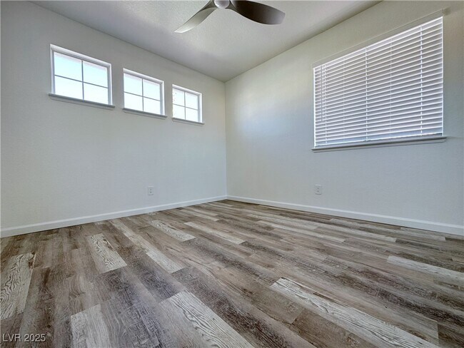 Building Photo - 9821 Cactus View Ave