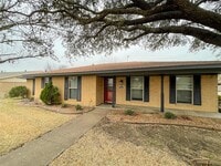 Building Photo - 1714 Crescent Dr