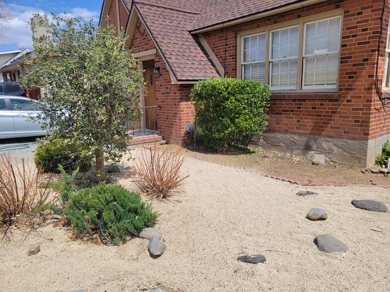 Building Photo - 1120 Evans Ave