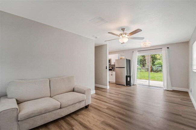 Building Photo - 211 Woodmere Blvd