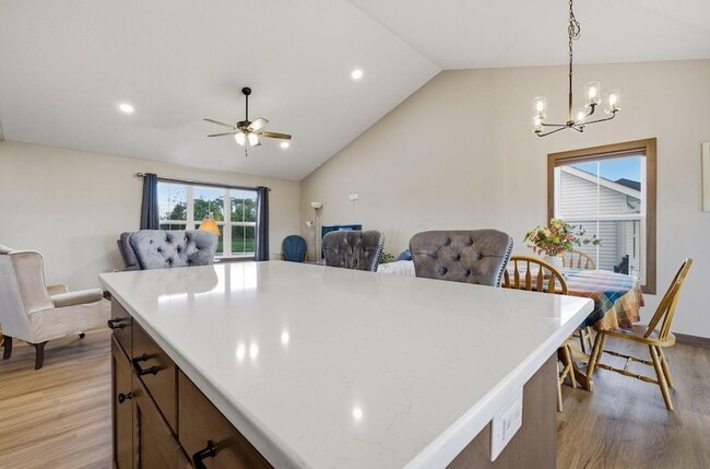 Building Photo - 557 Cannondale Ave