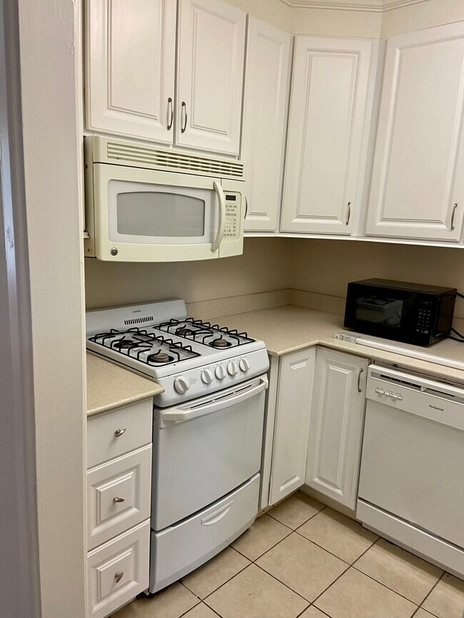 Kitchen - 1608 Colquitt St