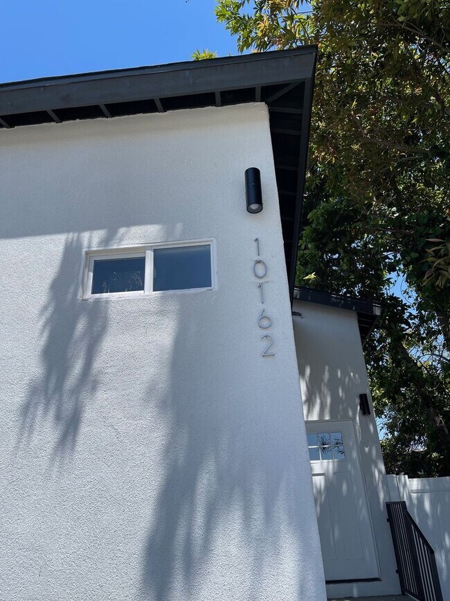 Building Photo - 10160 Cunningham Ave