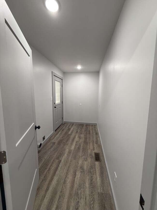 Building Photo - 217 Geren Dr