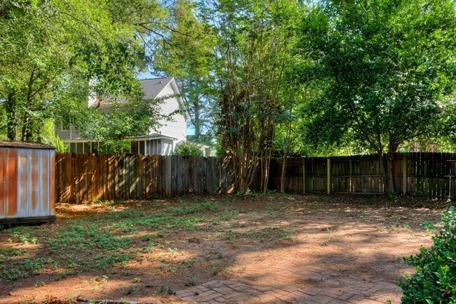 Building Photo - 2453 Riverlook Dr