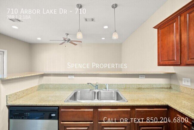 Building Photo - 722 Arbor Lake Dr