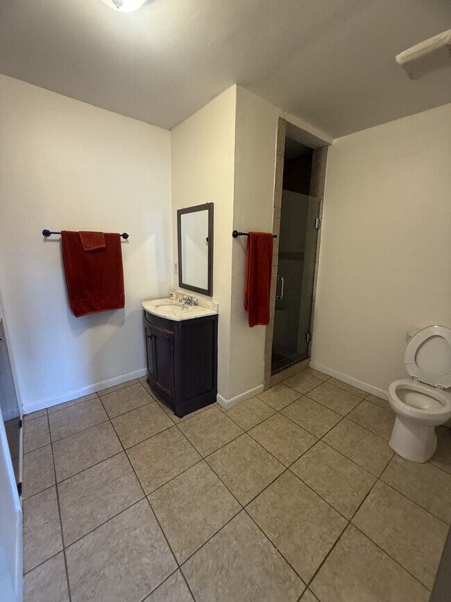 Building Photo - 211 N Campbell St