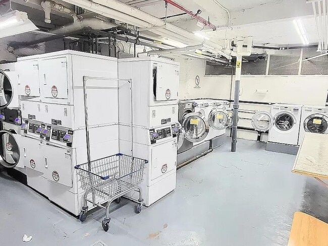 Building Photo - 44-14 Newtown Rd