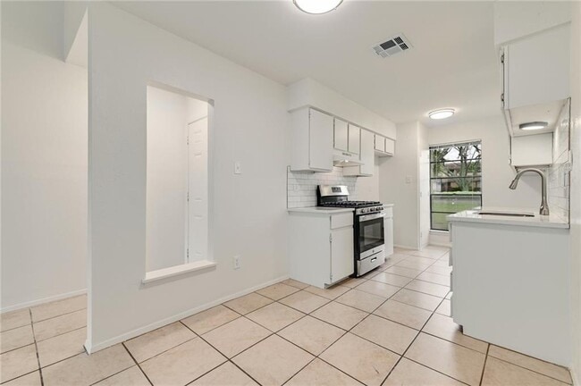 Building Photo - 1602 W Braker Ln