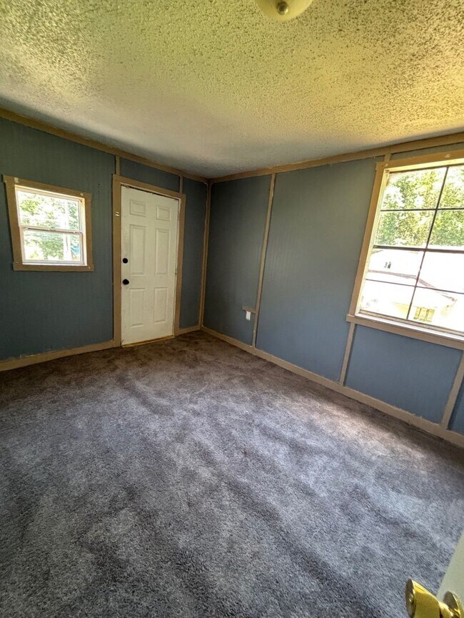 Building Photo - COMING SOON! 3 BED HOUSE
