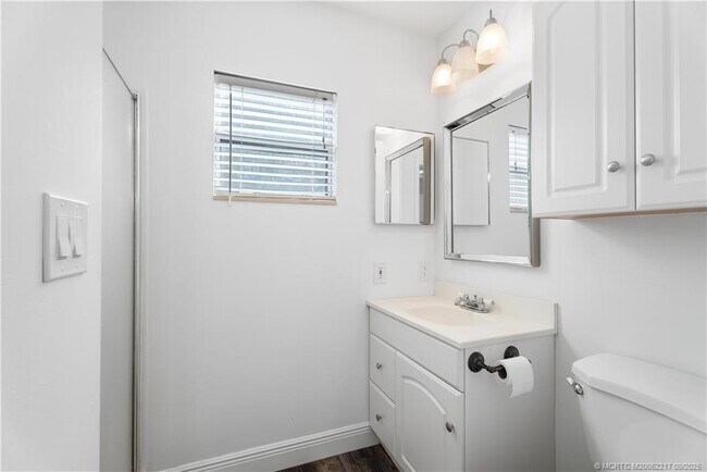 Building Photo - 1229 SW Dyer Point Rd