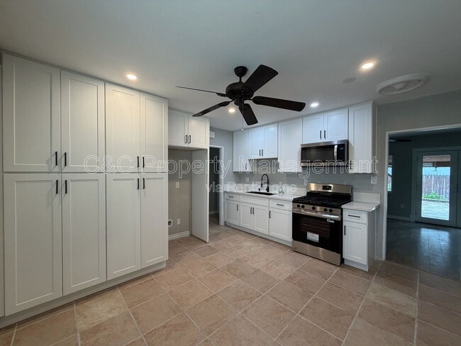 Building Photo - 1307 Pepper Tree Ln