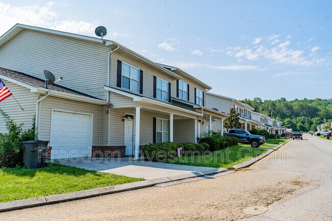 Building Photo - 204 Brownstone Way