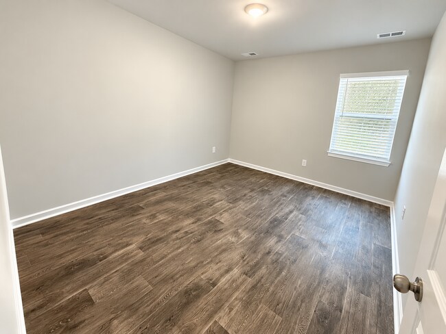 Building Photo - 152 Talladega Dr