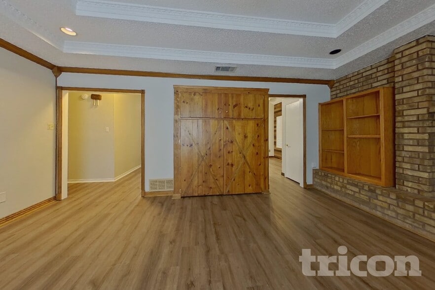 Building Photo - 509 Live Oak Dr