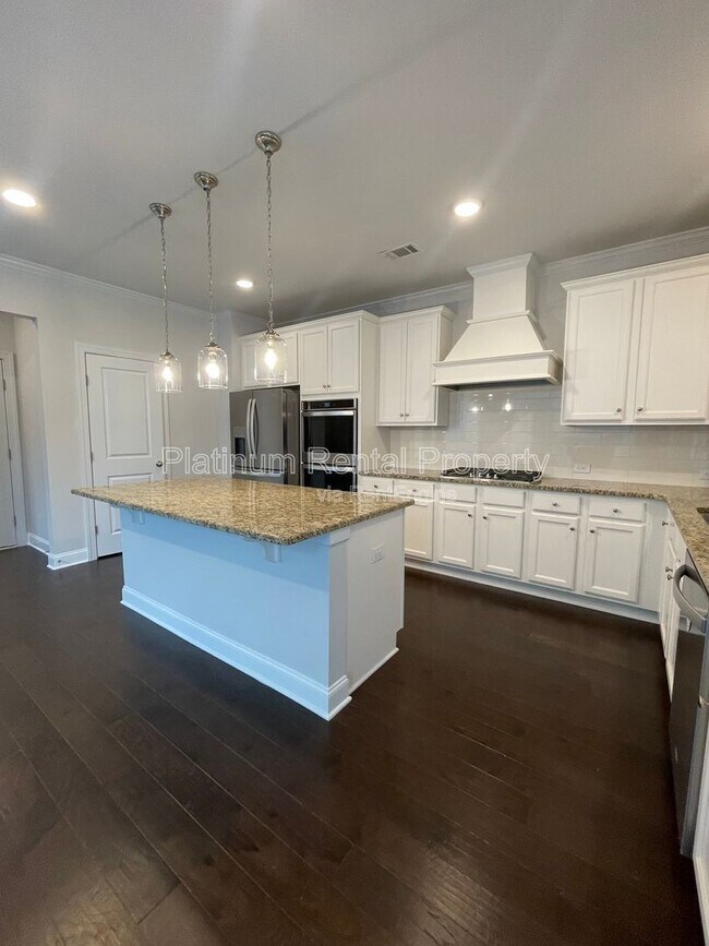 Building Photo - 1825 Dahlia Dr
