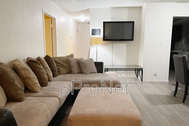 Building Photo - 4650 Koval Ln