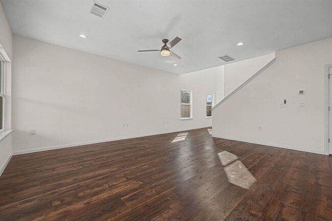 Building Photo - 803 4th St