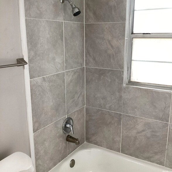 Building Photo - 713 Brewer St