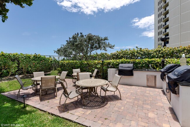 Building Photo - 3000 N Ocean Dr