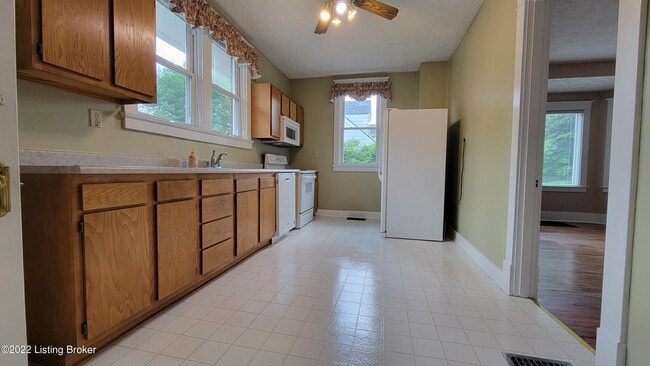 Building Photo - 3812 Taylorsville Rd