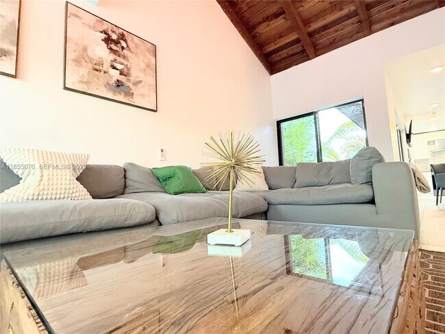 Building Photo - 20429 NE 10th Ct Rd